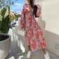 Robe fleurie tendance à manches longues, accentuant la taille, avec col en V et patte de boutonnage