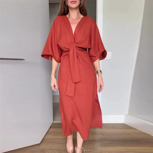 Robe élégante pour femme avec laçage à la taille, fente latérale et col en V