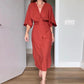 Robe élégante pour femme avec laçage à la taille, fente latérale et col en V