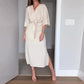 Robe élégante pour femme avec laçage à la taille, fente latérale et col en V