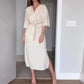 Robe élégante pour femme avec laçage à la taille, fente latérale et col en V