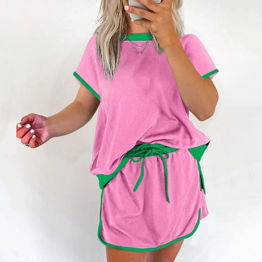 Ensemble deux pièces tendance composé d'un haut à manches courtes et d'un short avec un design à blocs de couleurs pour femmes
