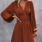 Robe portefeuille tendance pour femme avec col en V, taille empire et manches lanternes