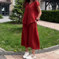 Robe ample et unie avec col en V et volants sur le devant
